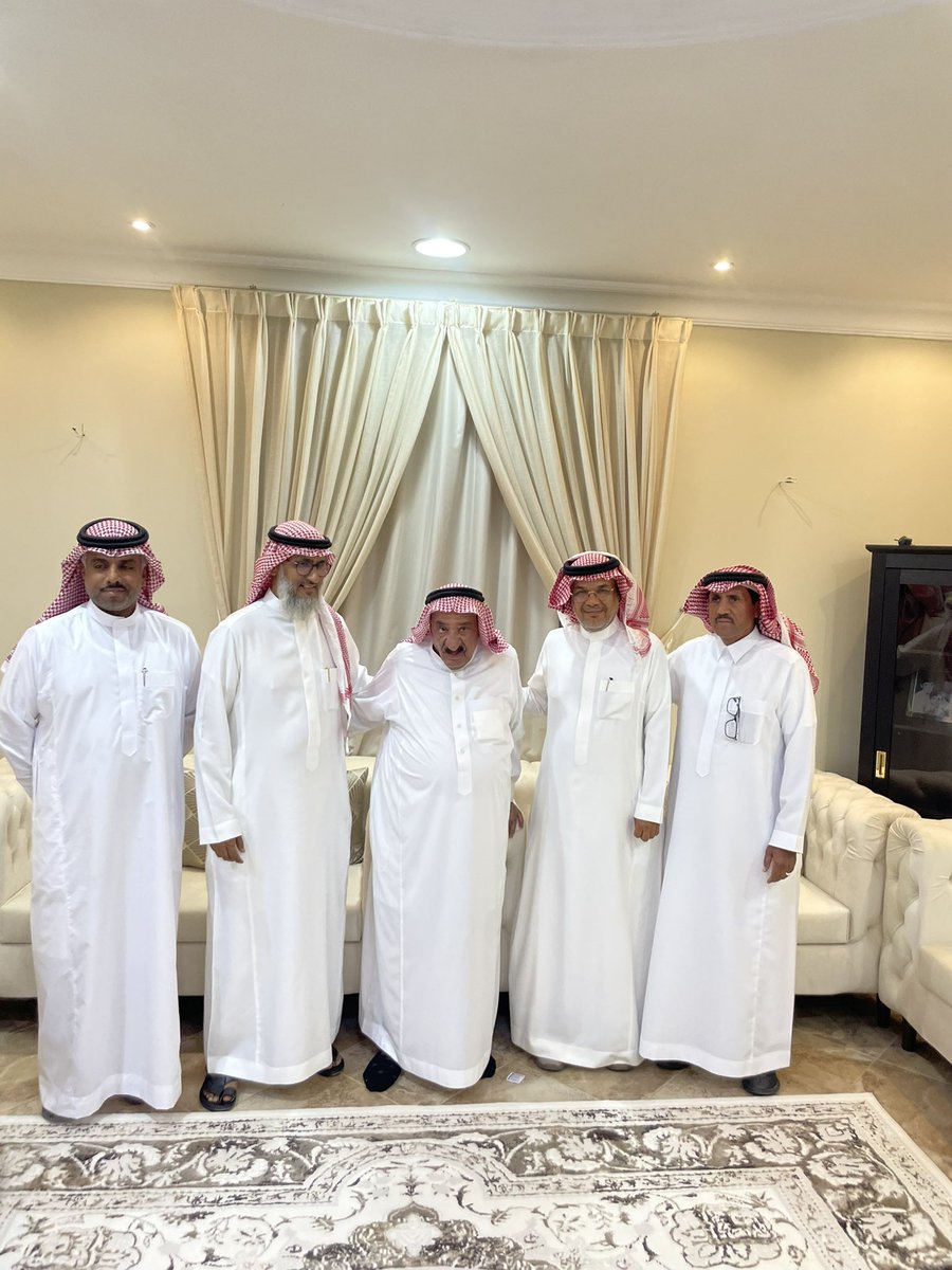 zamanalkharj's tweet photo. #زمن_الخرج_الجميل
#مشروع_الخرج_الزراعي
#وفاء_أهل_الخرج
#عبدالمحسن_الميمان
كرمت مجموعة زمن الخرج الجميل سعادة الأستاذ عبدالمحسن الميمان مدير مشروع الخرج الزراعي سابقاً
لجهوده في إدارة مشروع الخرج الزراعي .
والذي يعتبراول مشروع زراعي امربتأسيسه الملك عبدالعزيز رحمه الله عام ١٣٥٤هـ https://t.co/rXsRC35vOj