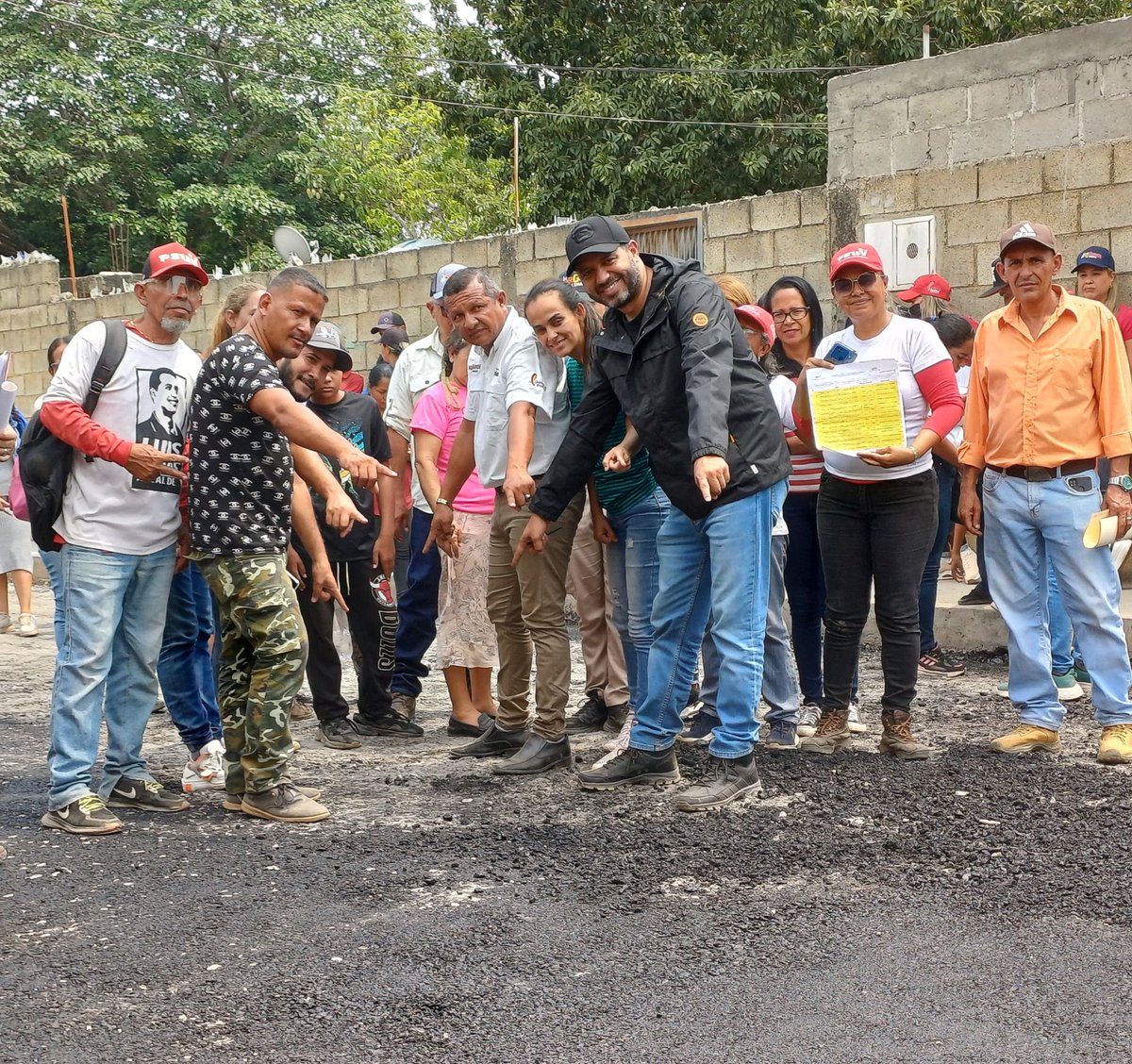 #13May @LuisJonasReyes 'Estamos cumpliendo con una instrucción del Pdt. Nicolás Maduro, hoy 15 sectores y más de 5.684 familias de la comuna 'Vencedores de Carorita ' parroquia El Cují, son atendidas a través de la Agenda Concreta de Acción' #5SeñasDelPueblo