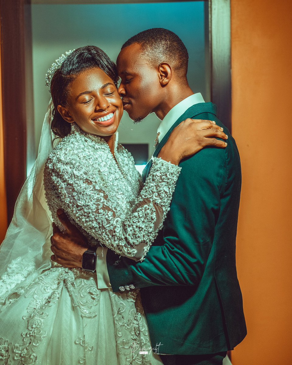 ZionsilasB's tweet photo. Exactly A MONTH ago, I did a thing!

I married my best friend of almost 6 years and it’s been so so so beautiful!

We can only thank God for grace!

#TheLightBearersUnion https://t.co/wbEzhLBWcd
