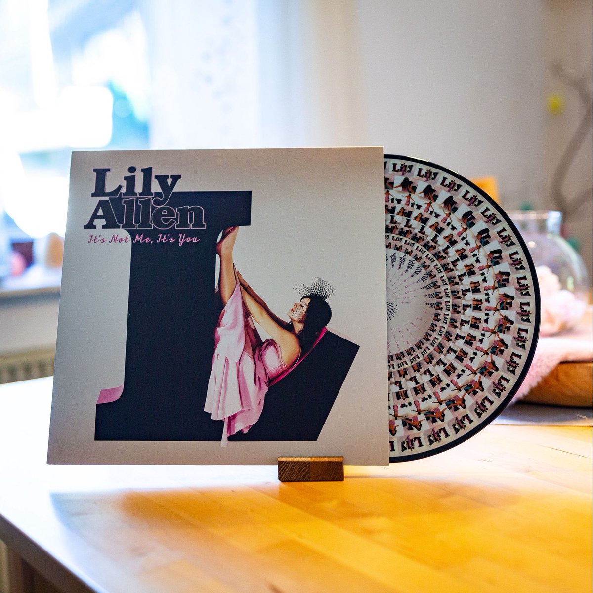 Lily Allen - It‘s Not Me, It‘s You…

#lilyallen #itsnotmeitsyou #limitededition #picturedisc #zoetrope #zoetropevinyl #reissue #regalrecords #recordstoreday #recordstoreday2024 #rsd #rsd2024 #vinylundclub