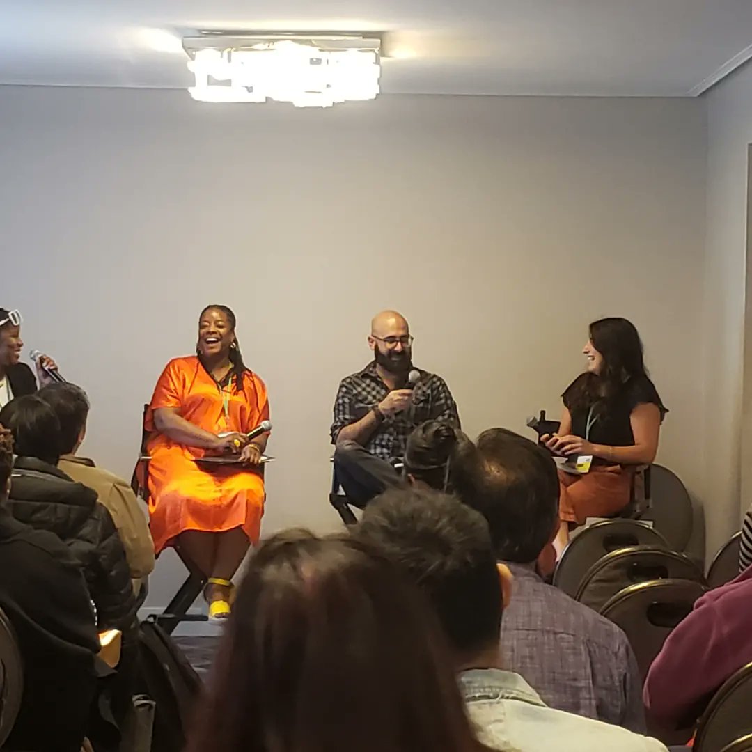 cromaguerawrite's tweet photo. Can't express how cool it was to present at #Muse24. Here are some pictures of me being a goof, @DarielSuarez1 introducing @J_Escoffery, a craft lecture by @AubeReyLescure, and the agents and editors panel with @ScribesWindow @ericsmithrocks @Foyinsi_Pub and Aemilia Phillips https://t.co/QO7RyPtMWf