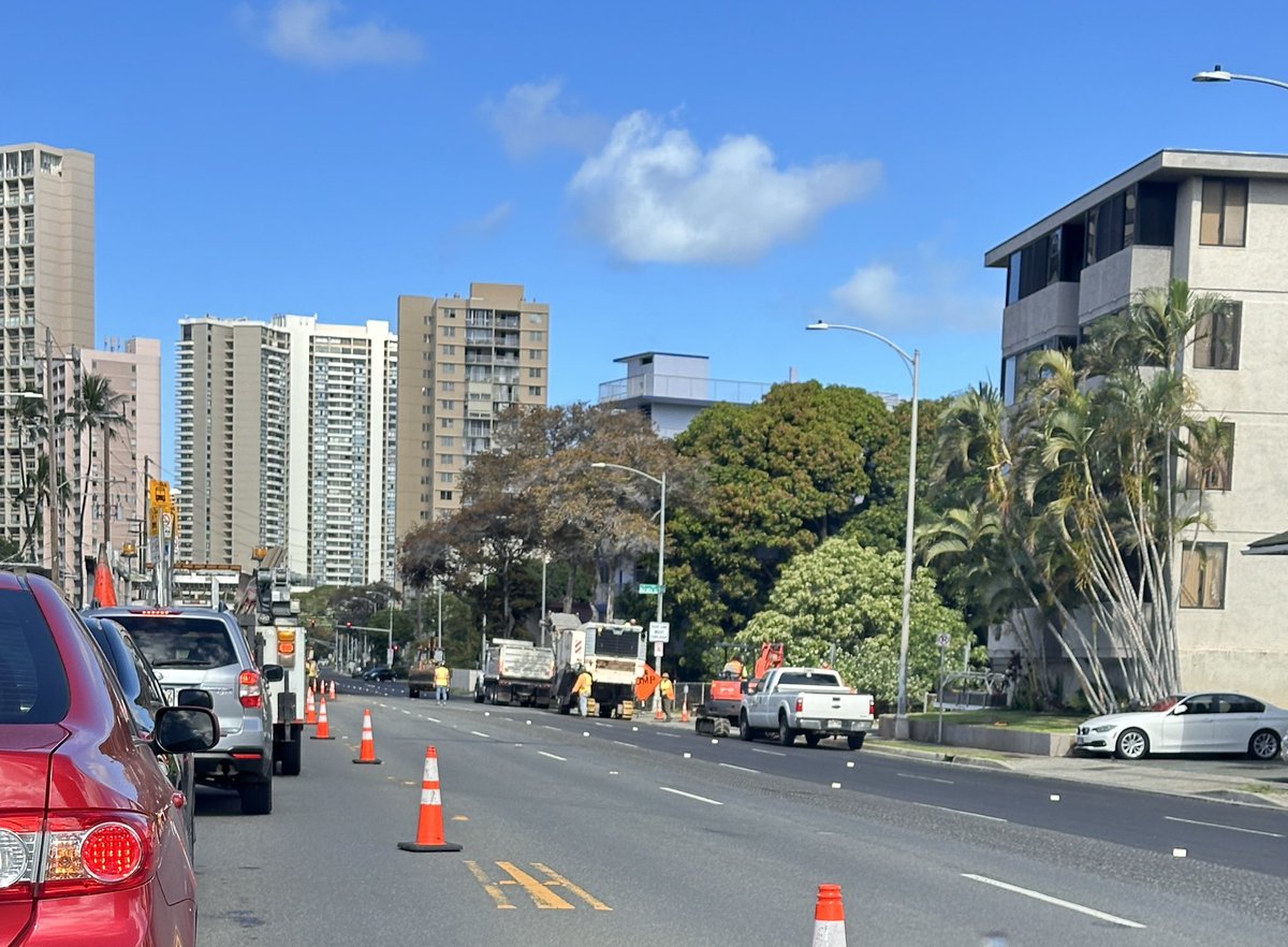 Howeaii's tweet image. #hitraffic #hawaiikai Going town? Avoid Kapiolani off ramp, construction has it down to one lane