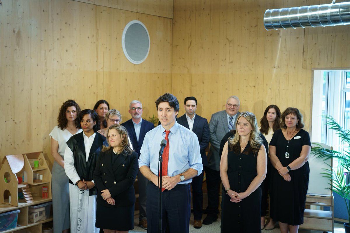 With PM @JustinTrudeau and colleagues today as he announced that the fed govt is providing Ontario w/ funding to create more than 86,000 new child care spaces by 2026. Because of federal support, all provinces are already offering, or working toward, $10-a-day child care. #ldnont