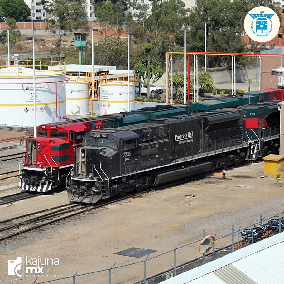 kajunamx's tweet photo. La #NegraTomasa en #Puebla esperando asignación para un metalero a Xoxtla. #progressrail https://t.co/AjCbnB72hh