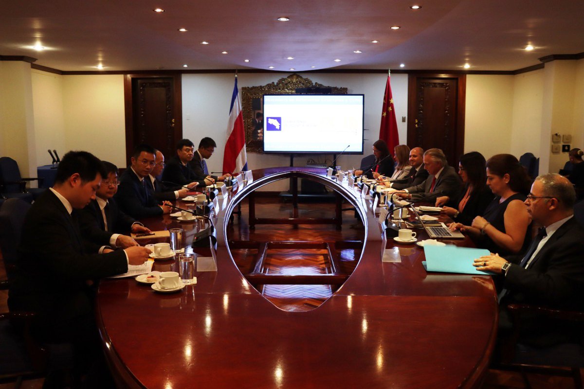 CRcancilleria's tweet photo. Canciller Dr. Arnoldo André recibe a delegación de alto nivel de China y refuerza cooperación bilateral
Leer más https://t.co/nRGsBuM1ii https://t.co/B9tLcJLl1z
