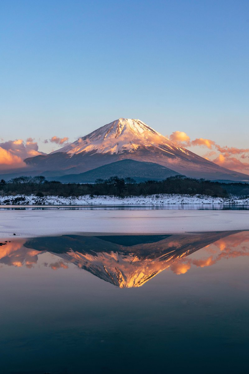 Mt. Fuji x 2 🗻🗻😍 Shot by @__taka23__ using Sony Alpha 7R IV + 24-105mm F4 G OSS. 46mm | F9 | 1/100 | Both this camera and lens are currently on sale! Tap to shop and save now 👉 buff.ly/3v7526i (Valid in the U.S. only now thru 6/9/24)