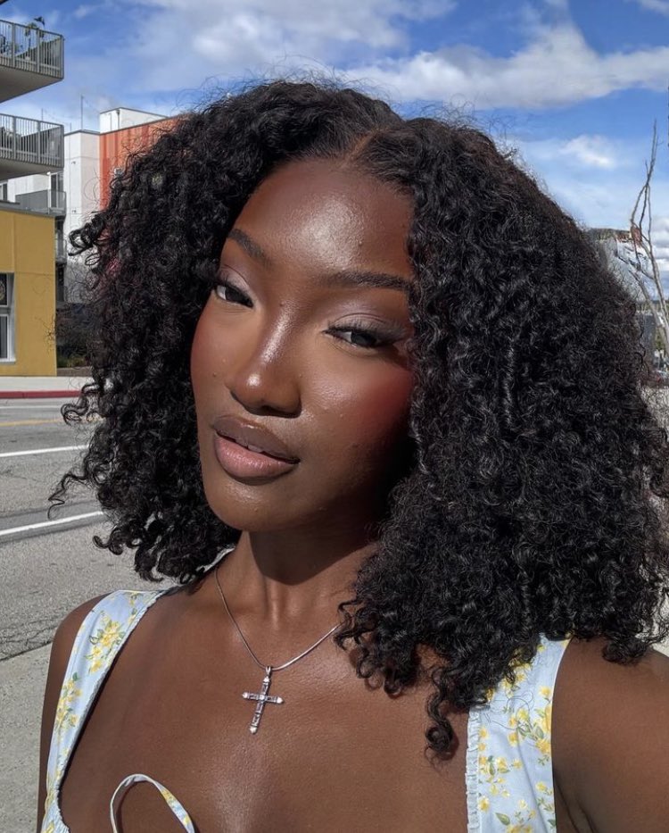 𝔅𝔬𝔥𝔢𝔪𝔦𝔞𝔫 𝔓𝔯𝔦𝔫𝔠𝔢𝔰𝔰 𝔢𝔯𝔞 ❦ ♛ © tweet media