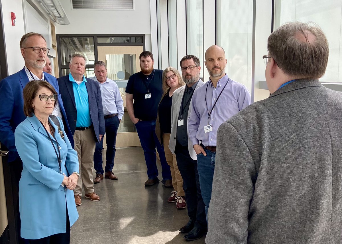 Proud to tour Saskatchewan MPs and team members from offices of @KevinWaugh_CPC, @BradRedekopp, @ctochor and @KellyBlockmp around VIDO’s world class facilities today!
