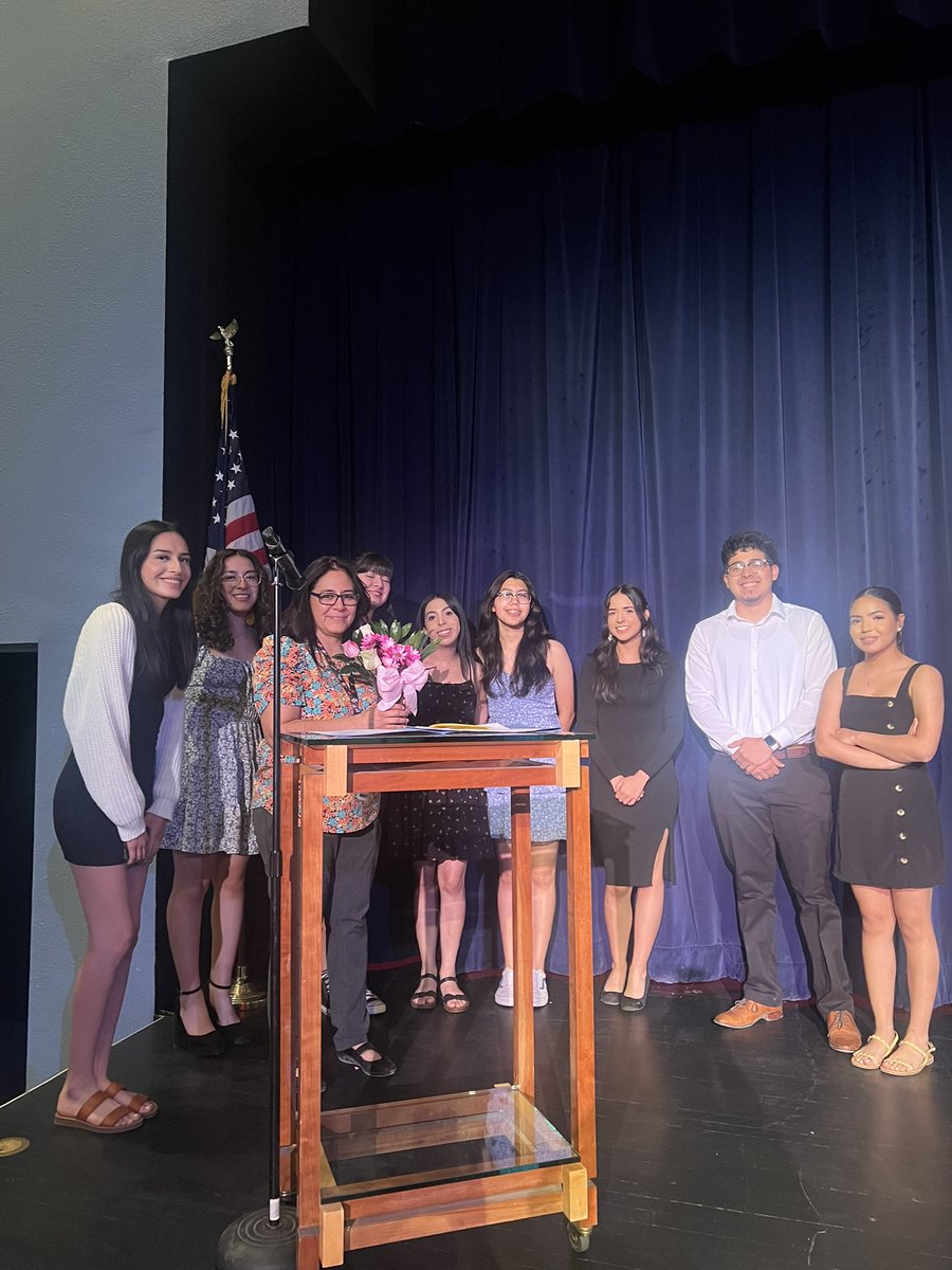 A beautiful ceremony for our @AnthonyHighSch1 students! The Kimberly Sarabia Chapter of the National Society Induction Ceremony. Congratulations students! Thank you, Mrs. Ramirez❤️@_AnthonyISD