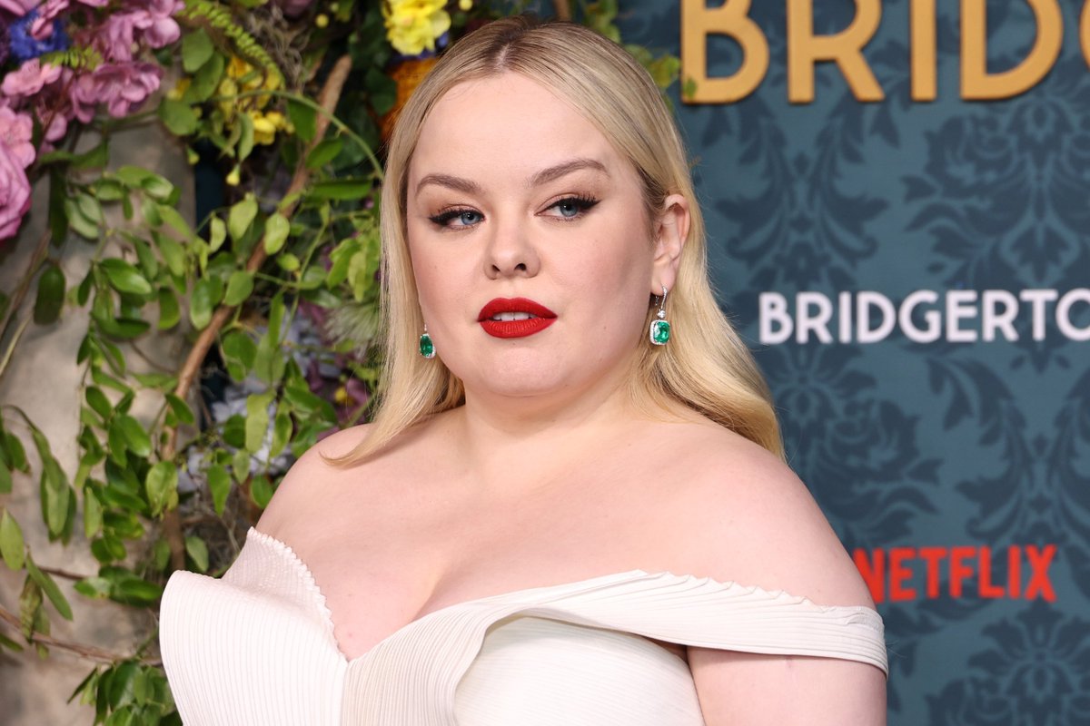 O decote e a make tão maravilhosos #BridgertonS3