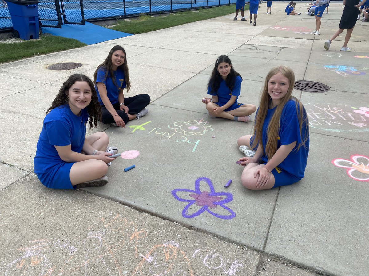 Chalk and bubble day (mix in some tennis) in PEOPEL TODAY <a href="/SandburgHS/">Carl Sandburg H.S.</a> <a href="/SandburgPE/">Carl Sandburg HS PE/Health/Driver Ed</a> <a href="/DSmithCSHS/">Derrick Smith</a> <a href="/CHSD230/">District 230</a> @Rnolting21 <a href="/OSD135/">Orland District 135</a> #jilllovesmrswilkins