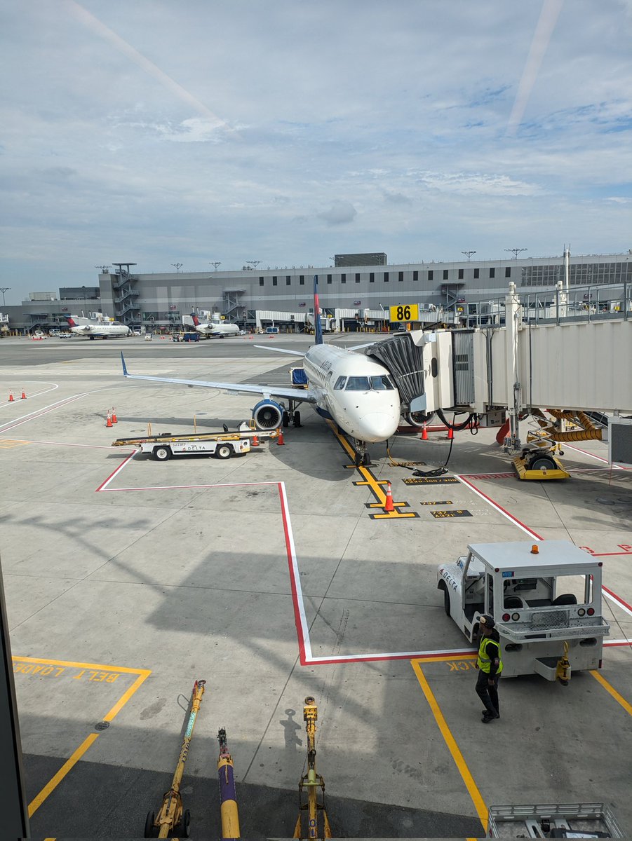 EdgarEGK's tweet photo. Flying to Bethesda for the IOTN Capstone meeting to discuss new development in immuno-oncology. #NIH #capstone #IOTN @IOTNmoonshot Excited to represent @SinaiImmunol and Gnjatic lab in our work about immune-related colitis during #checkpoint therapy for #CTLA4 #PD1 therapy. https://t.co/Cs46brFChM