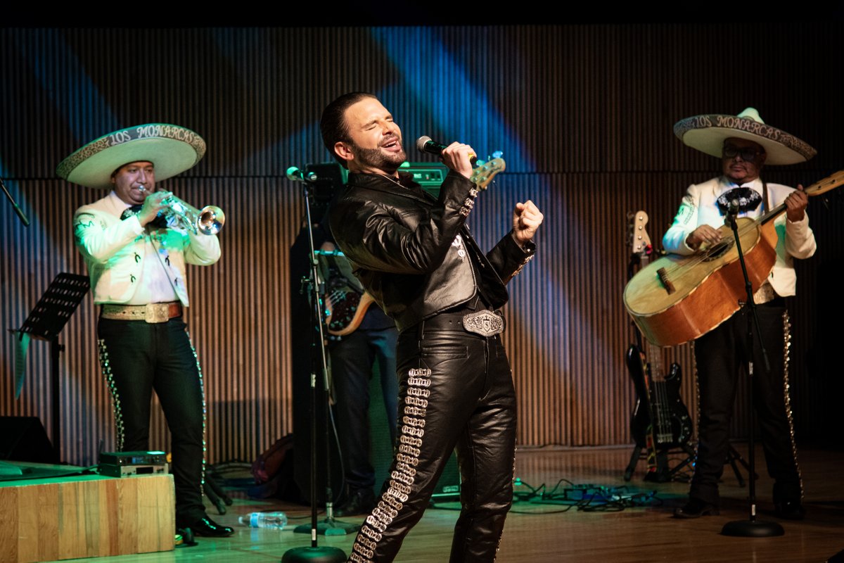 ❤️‍🔥 El sábado festejamos a todas las mamás con Armonías del Corazón, Tributo a Mamá con Ana Cirré y Santaella, quienes deleitaron al público con lo mejor de su repertorio. ✨ Les dejamos unas fotos de este emotivo concierto, esperen la entrevista muy pronto.