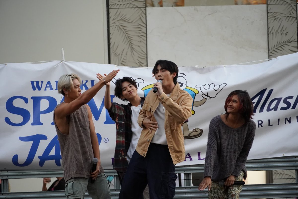 _mjdas_'s tweet photo. Performing at @waikikispamjam was one of the best experiences! 🎊 Mahalo for everyone who came out  🥰⚡

#CROSSINGRAIN #XR #クロッシングレイン #THUNDER #xrmonarch #xrjorden #xrdevin #xrasher #xrshotaro #Hawaii #live #liveperformance #concert #performance #festival https://t.co/NLUVWfJdRY