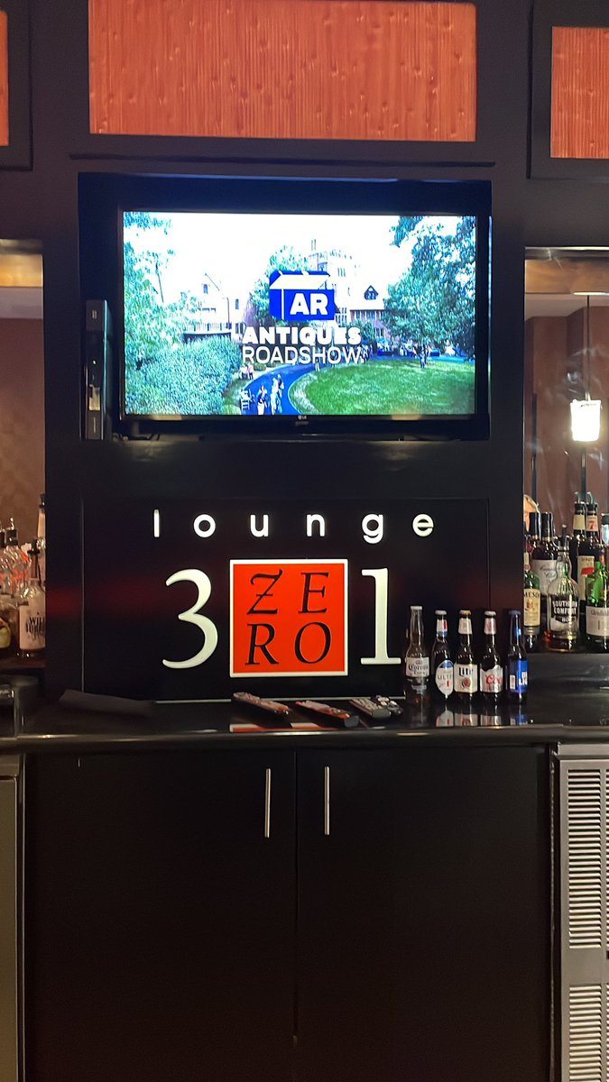 Coming to you live from #Bentonville (the hotel bar) #antiquesroadshow @RoadshowPBS