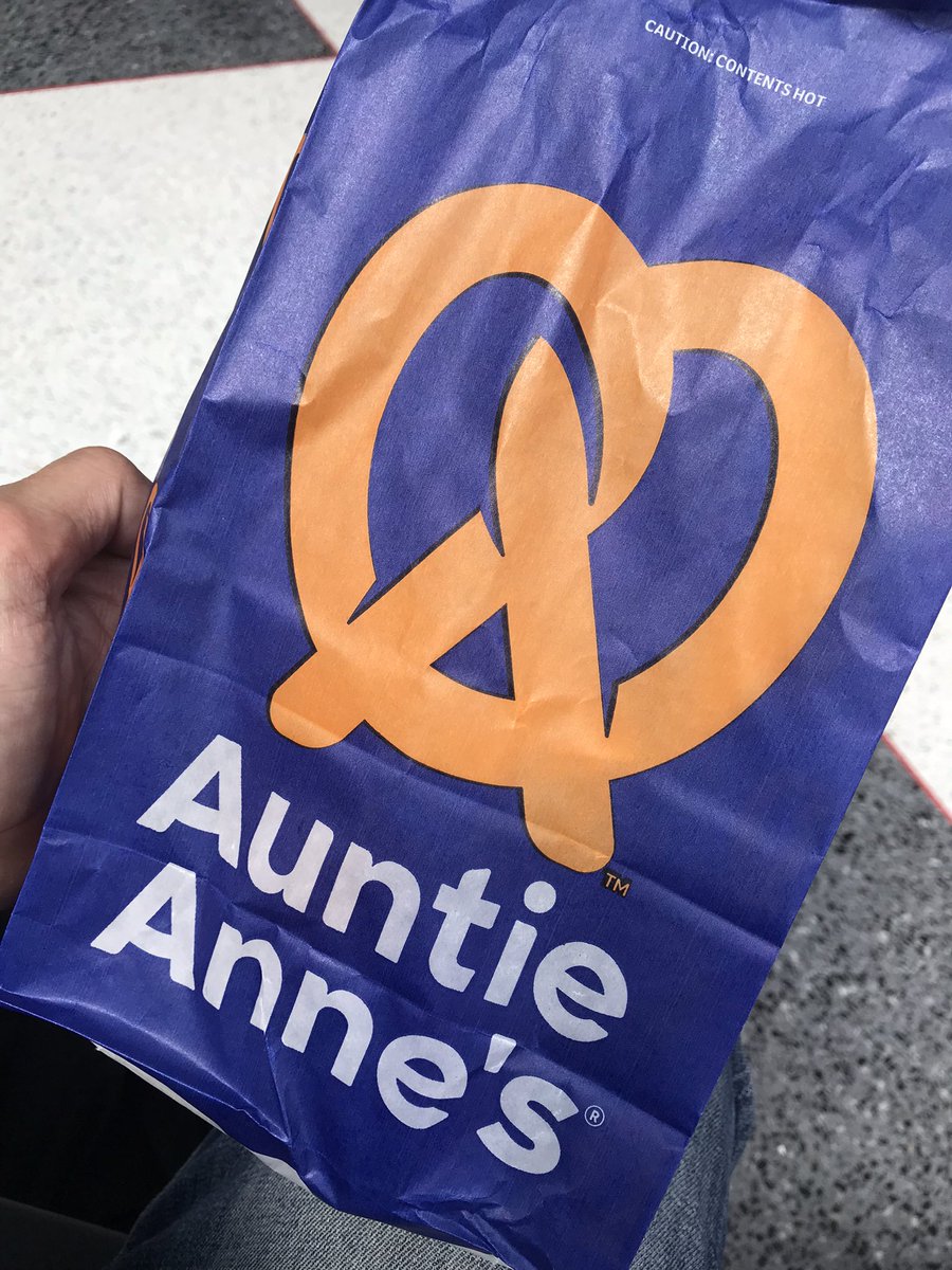 Hello. After returning to Japan, I ate curry soba noodles at the airport. Soba noodles is a Japanese culture. But I like Auntie Anne's. Cream cheese dip is the best. Cream cheese is a lariat. @AuntieAnnes