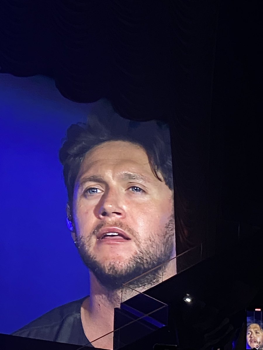 ryanprdgs_exe's tweet photo. ILY FOREVER 🧡🧡🧡🧡 @NiallOfficial 
#TSLOTManila #TheShowLiveOnTour #TheShowLiveOnTourManila #TheShowLiveOnTourPH https://t.co/83c5xlqj2N
