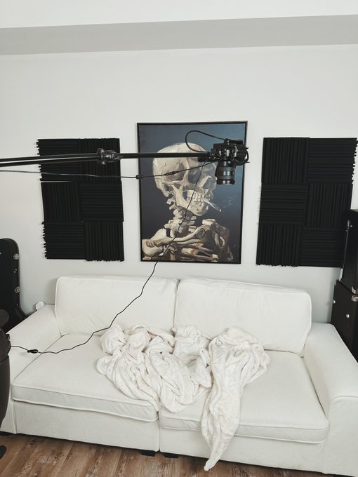 Lol @totallynotraya and I just filmed something magical with this setup https://t.co/lRFsGUm4Qw
