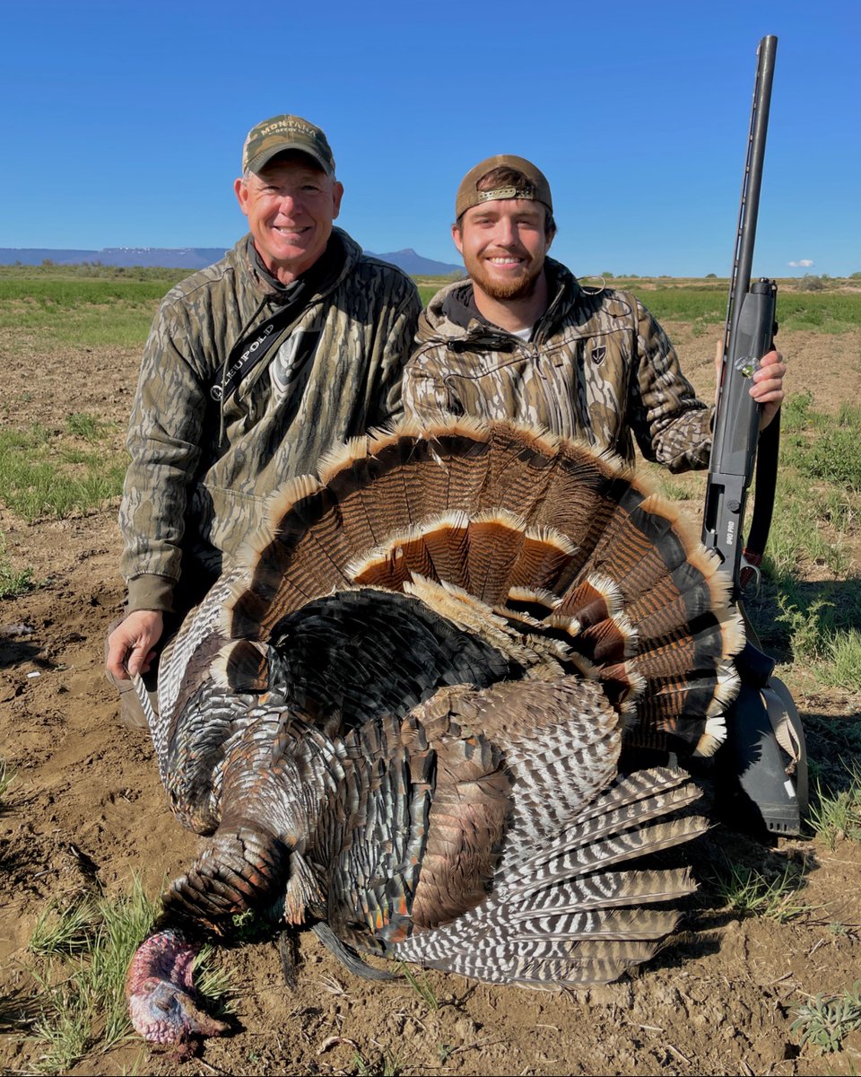 Clients done, so Seth and I went out hunting this morning and I filmed him taking a huge double bearded gobbler!

@MossbergCorp @MontanaDecoy  @ScentBlocker  @BassProShops

#fulldrawoutfitters #everythingeichler #gobbler #strutter #longbeard #doublebeard #showtheshield #family