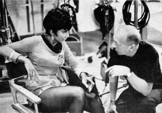Nichelle behind the scenes with director Gerd Oswald but I’m not sure who’s giving direction to whom 😆