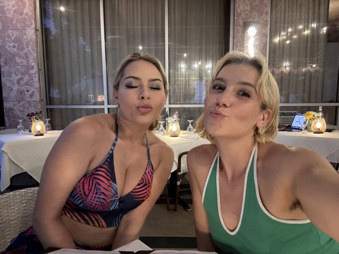 First dinner in Miami 🌴❤️ Who&rsquo;s treating us to our first round?🍹$Xkaseywarner on CashApp @TheNicoleAria<a href="/tag/mvsales"class="tags"><span>#mvsales</span></a>