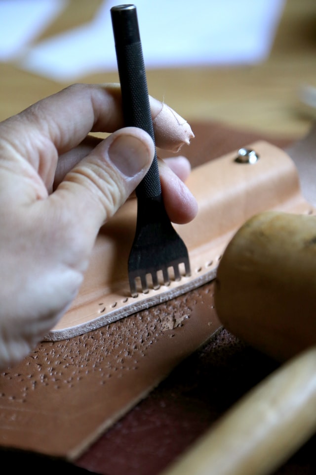 Falling in Love With Leather Hand-Stitching. bit.ly/3OnU1o0 #HandStitched #HandcraftedFineLuxury #LuxuryLife #FineLeatherCraft #TailoredSuits #BespokeSuits #AttentionToDetail #BespokeInteriors