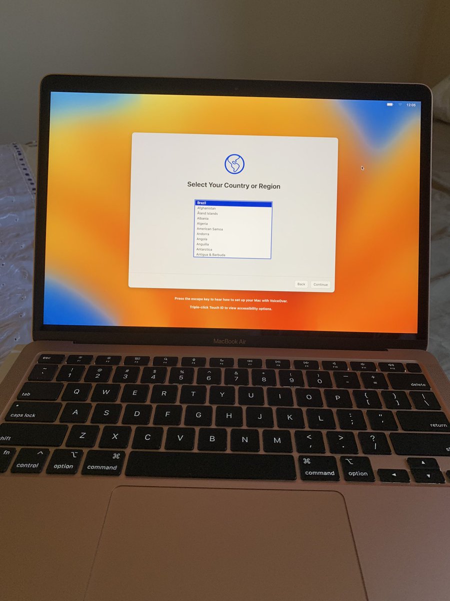 diaspedrop's tweet photo. @Sheylinhaas Ola, que tal um macbook? Uni o útil ao agradável 🤗

Estou vendendo o de minha noiva 

Macbook Air M1 256gb

49 ciclos de bateria, esta novíssimo. garantia apple até julho, acompanha fonte, carregador, case de uso e case de viagem. https://t.co/anHxcfbacs