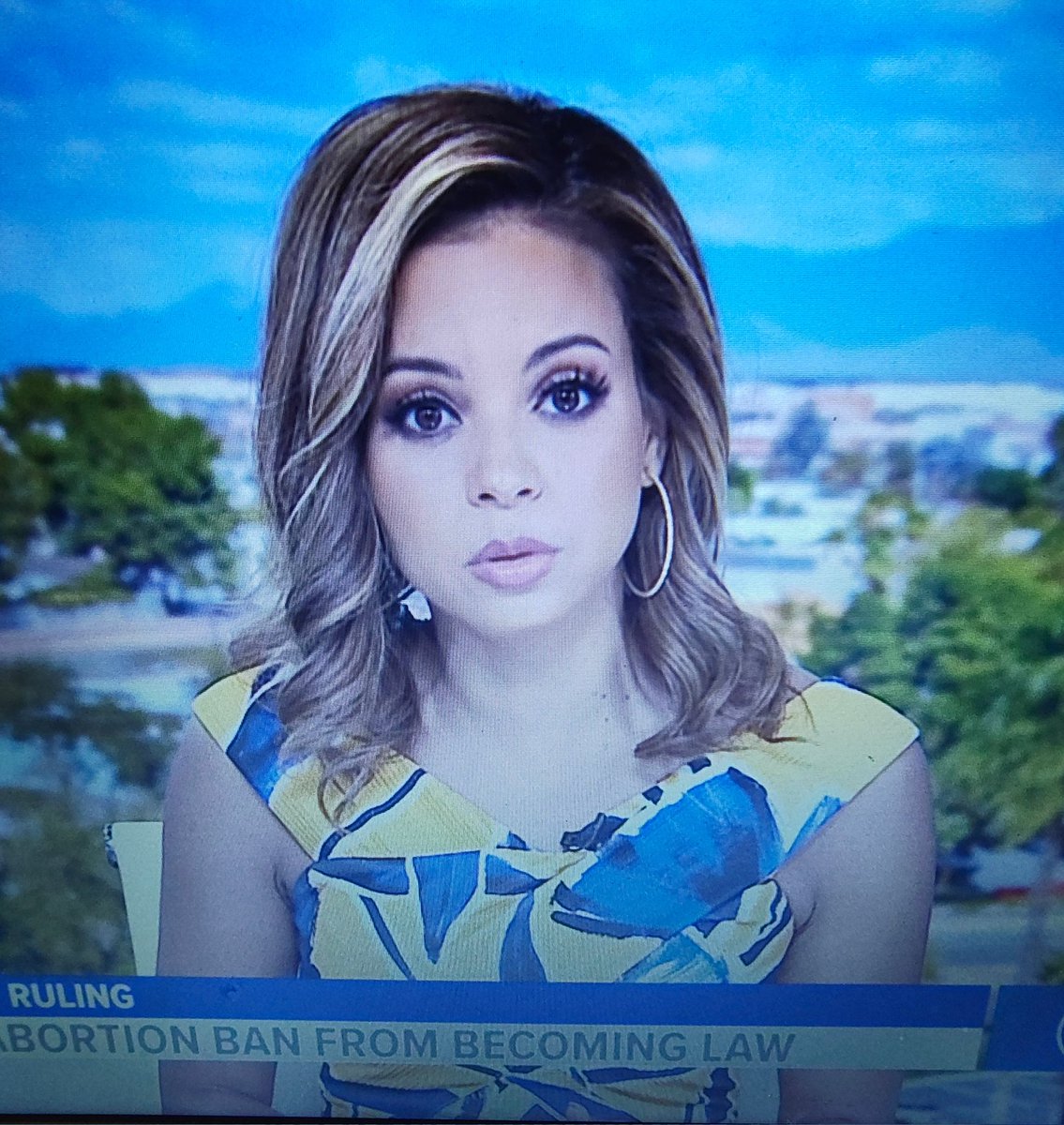 @CaribeDevine #happymonday #greatvibes to start the week! Awesome job anchoring #12newsaz and so gorgeous. Have a great day!! 👍❤️❤️😍😍