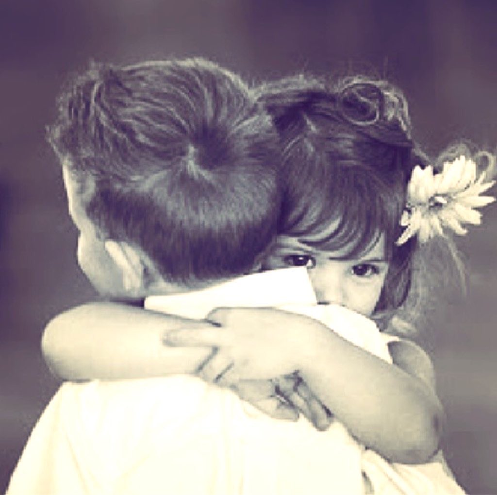 ما بين وقع الكـلام و عـذرك الهادي
مسافـة جـروح مـا ودي مطـبّبها

لا تعتذر عن سبايب ضيقتي .. عادي
ما اغلى من الضيقة الا اللي مسبّبها