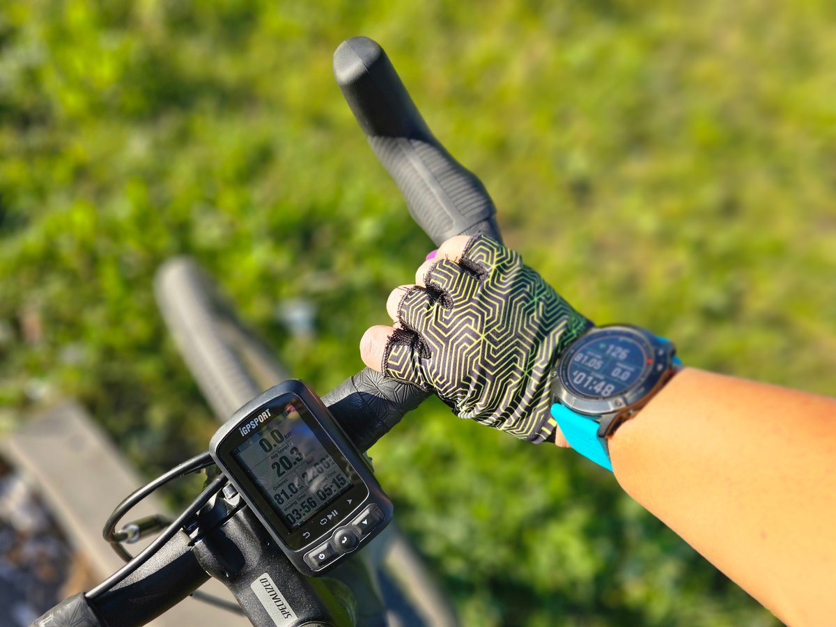 Sunday cycling, in the midst of crazy, green, and blooming May, done 81km, fully recharged batteries for some relaxation✌️
#photooftheday #picoftheday #NaturalBeauty #bike #cycling #bicycle #cyclinglife #roadbike #gravel #May #spring #cyclingphotos #cyclingshots