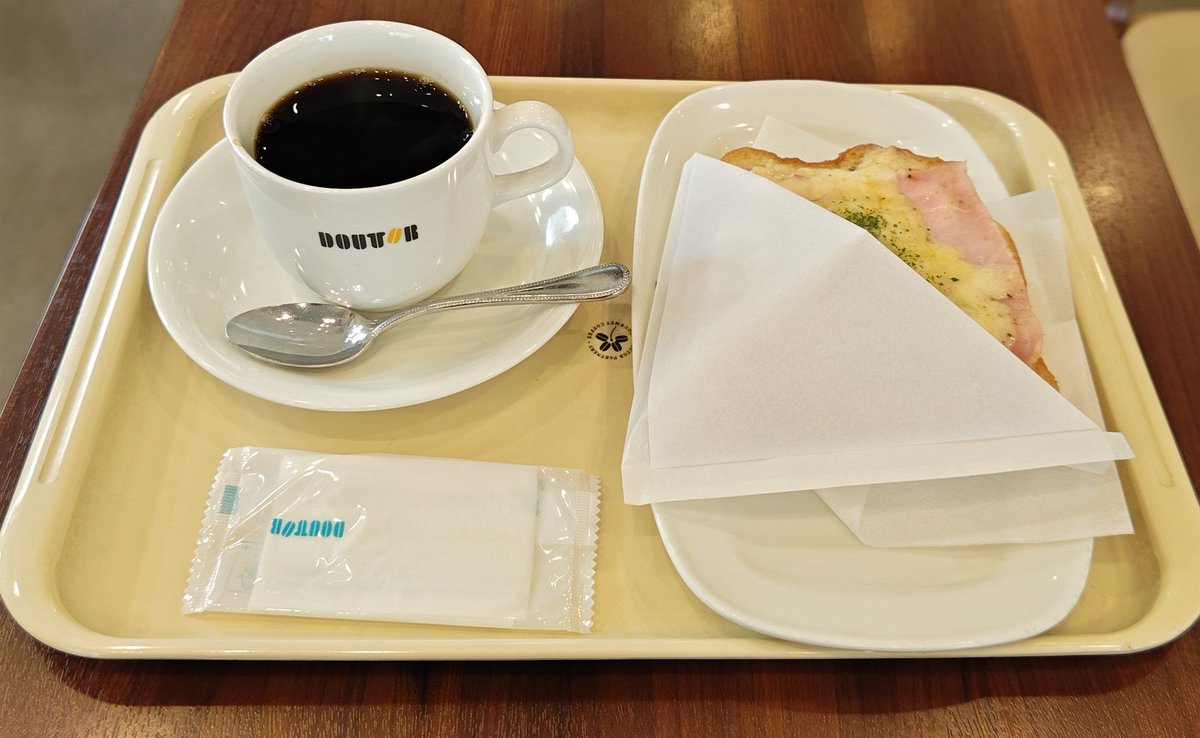 今日は出先でモーニングセット☕ ほっとひと息… #DOUTOR #木漏れ日のお茶会