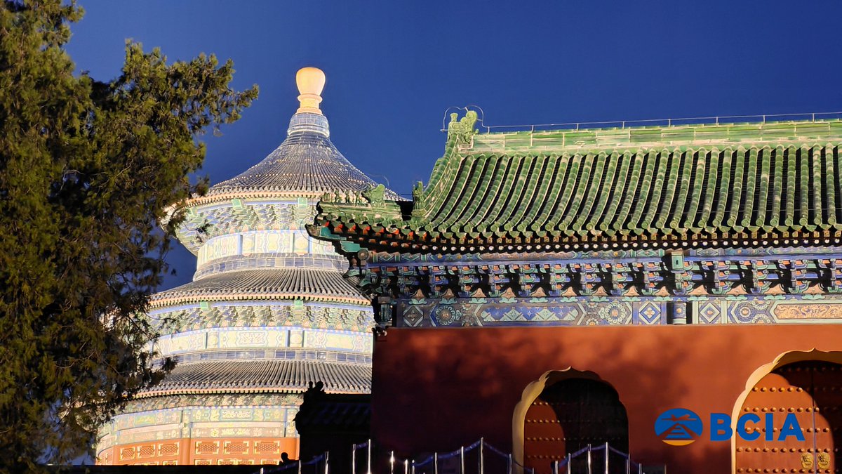 Just 1hr away by public transportation from #BeijingCapitalAirport, visit one of 7 #UNESCOWorldHeritageSites in #Beijing—the timeless #TempleofHeaven. At night, it unveils a solemn charm, distinct from daytime allure. #PEKwithBeijing