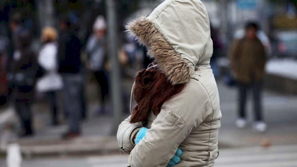 ❄️ EXPLOTÓ EL INVIERNO ❄️ Este martes será un día bastante parecido al lunes pero con una matina más fría aún (menos viento) 🧤🧣 Hoy la mínima rondó los 5° en Capital y hasta 1°/2° en el GBA. Calcula algunos grados menos mañana 👉 entre 0° y 4°. ¿Máxima? Tipo 14°. #Inviernazo