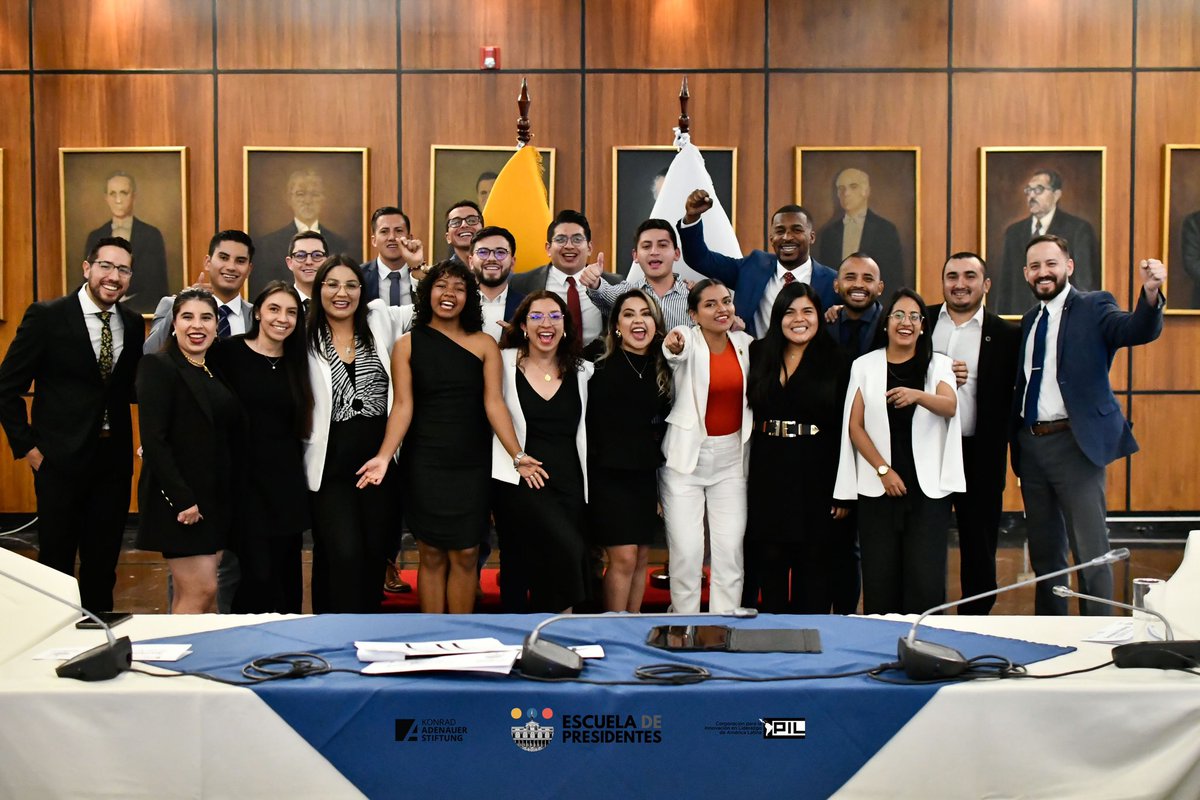 Con mucha alegría y orgullo comparto que formo parte de un grupo de 20 jóvenes políticos becados en el programa de formación política “Escuela de Presidentes” <a href="/kas_ecuador/">KAS Ecuador</a> <a href="/CPIL_Ecuador/">CPIL Ecuador</a>