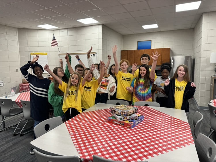 We ended staff appreciation with a bang! Our teachers enjoyed in some snacks and relaxed while playing some board games. Our Future Leaders lent a hand in setting up! Thanks to Richmond Hill Pharmacy and Richmond Hill's Best Cleaners for sponsoring our door prizes!
#WeAreCarver