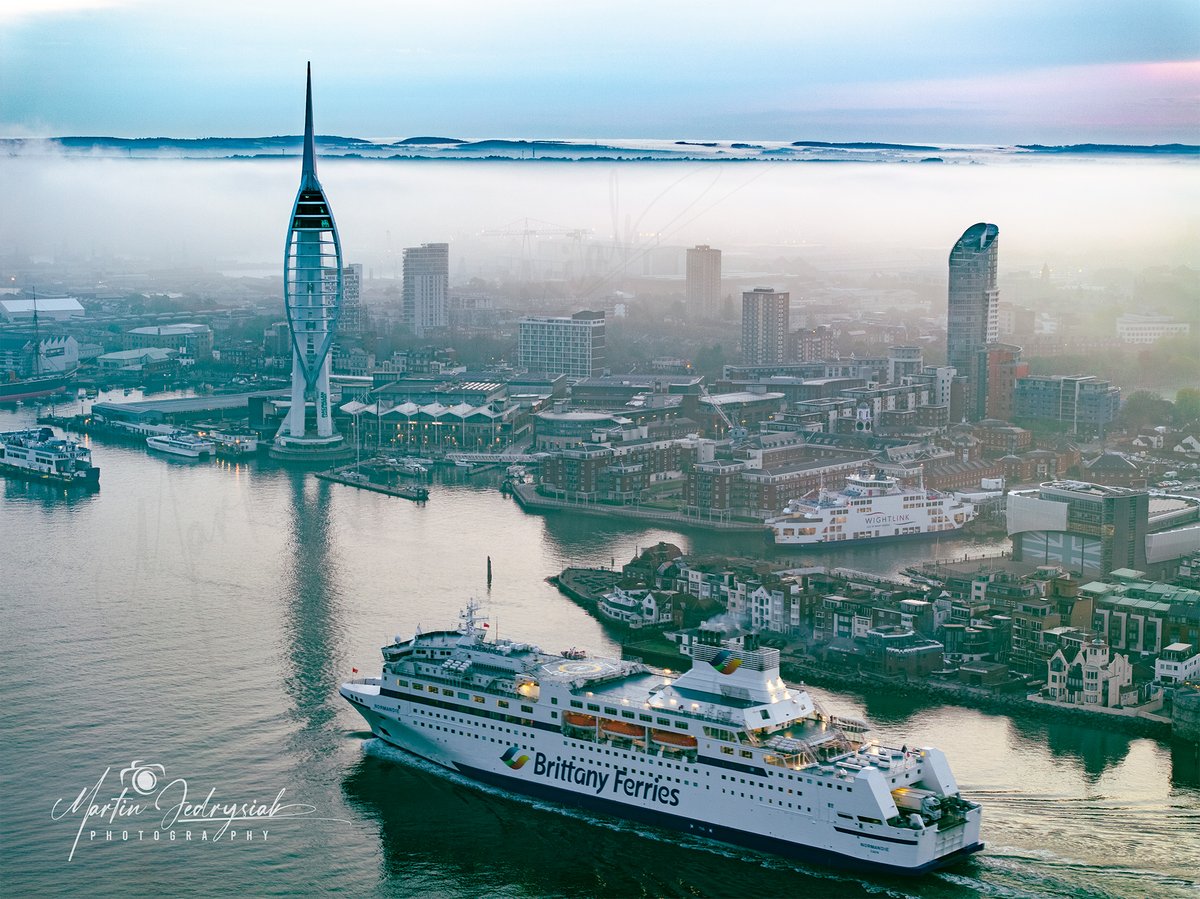 Early start to the day brings unforgettable views :) #portsmouth #pompey #brittanyferries