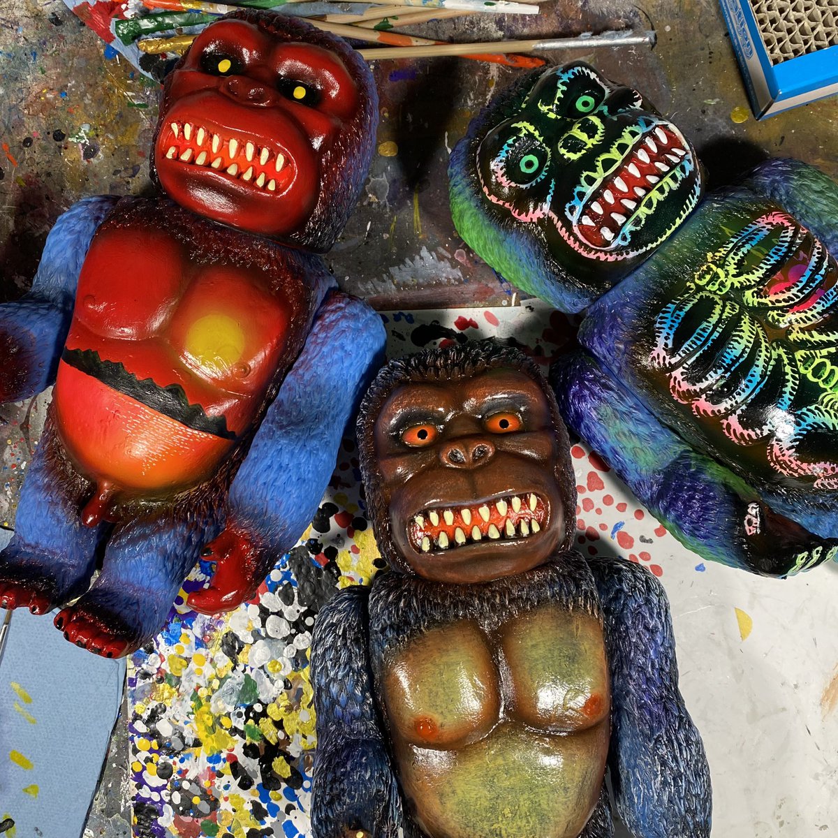Wip last batch of Apes from artist @frankmysterio_apc ! 🦍 Should be done by the weekend 👍🎉 Using @vinylwonderpaint ✨ #marknagata #nagatacolor #ape #monkey #kaiju #kingkong #airbrush #mexifubi