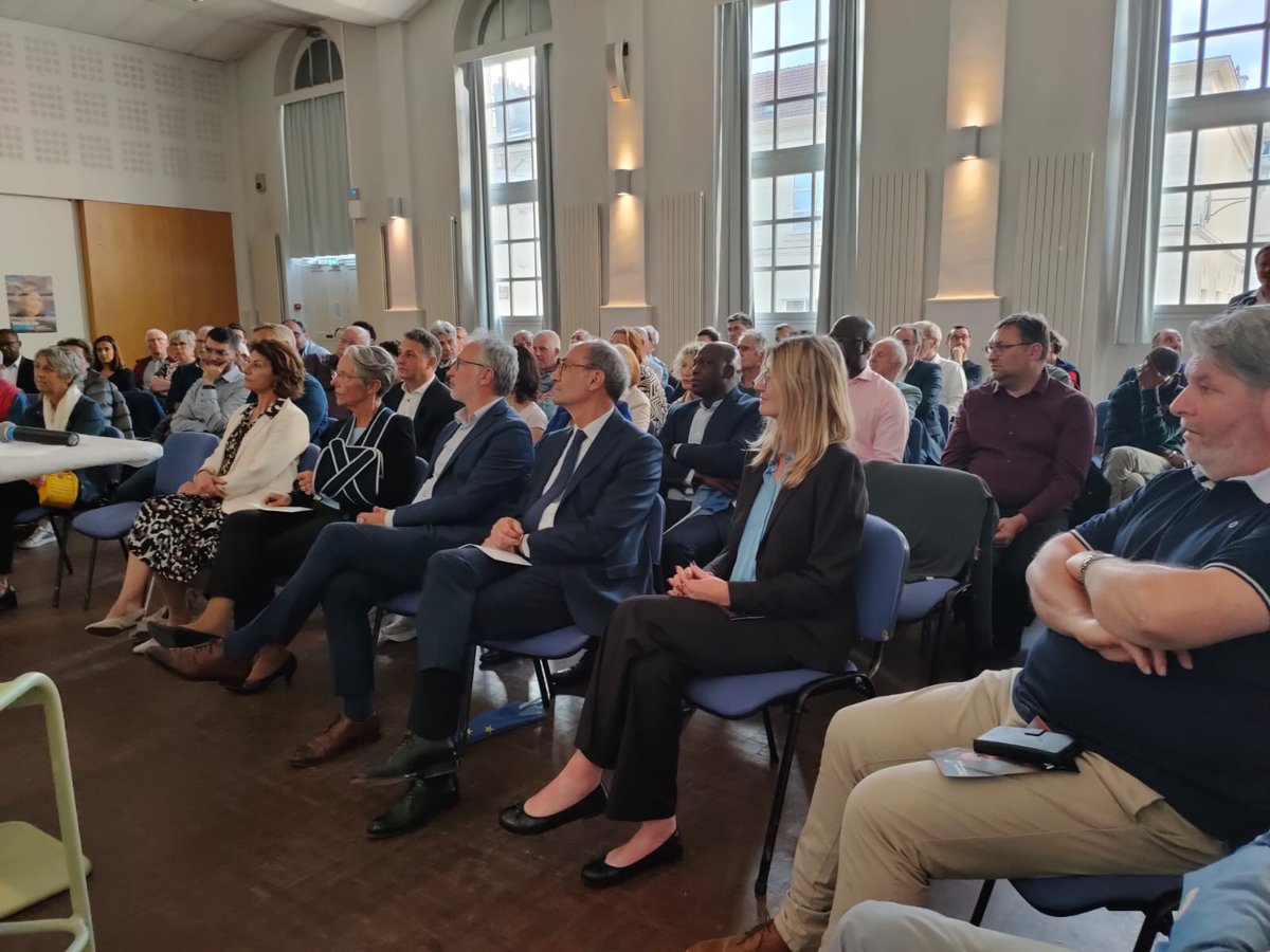 🔵⚪️Dans l'Oise, de beaux échanges ce soir, à Chantilly en présence d'<a href="/Elisabeth_Borne/">Élisabeth BORNE</a>, <a href="/ericwoerth/">Eric Woerth</a> et <a href="/LMarcangeli/">Laurent Marcangeli</a> ... Merci à tous d'avoir à cœur de porter la seule liste qui n'attend pas les élections européennes pour être convaincue car nous avons @BesoindEurope🇫🇷🇪🇺