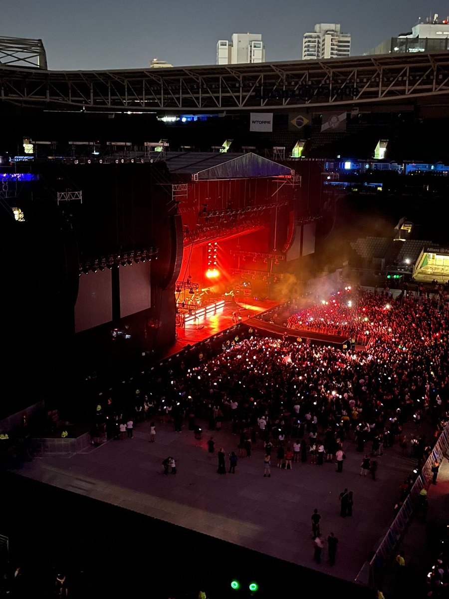 angelwts28's tweet photo. qual foi a visão de vcs da no show do louis?
Me: https://t.co/4xwwjGrBKo
