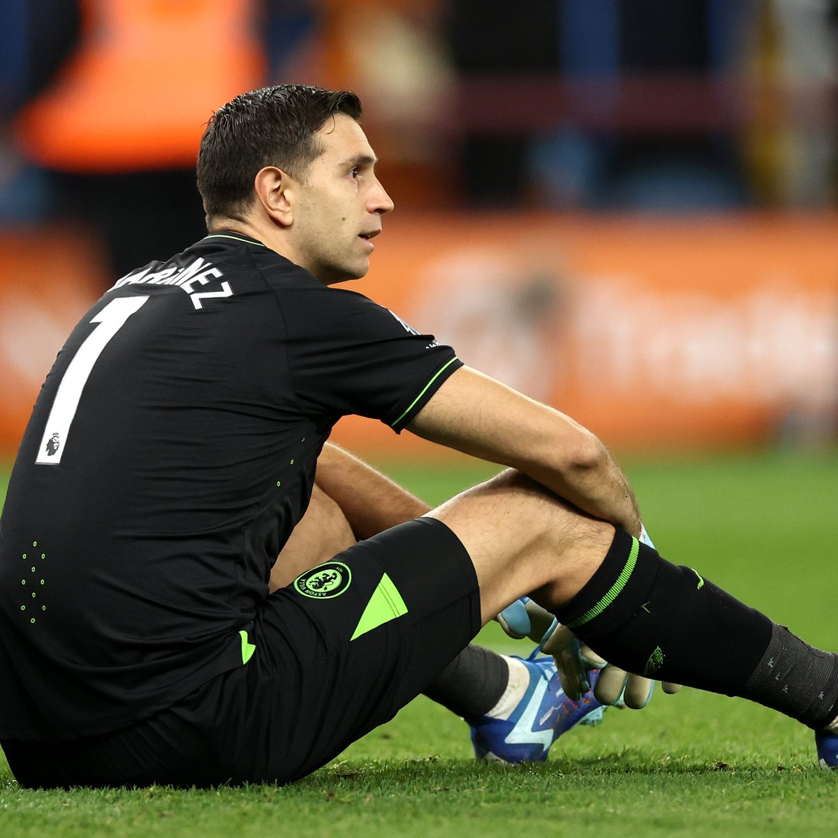 🚨🚨| Emi Martínez has become the first goalkeeper in Premier League 𝐇𝐈𝐒𝐓𝐎𝐑𝐘 to score three 𝐎𝐖𝐍 goals. 🤯🧤