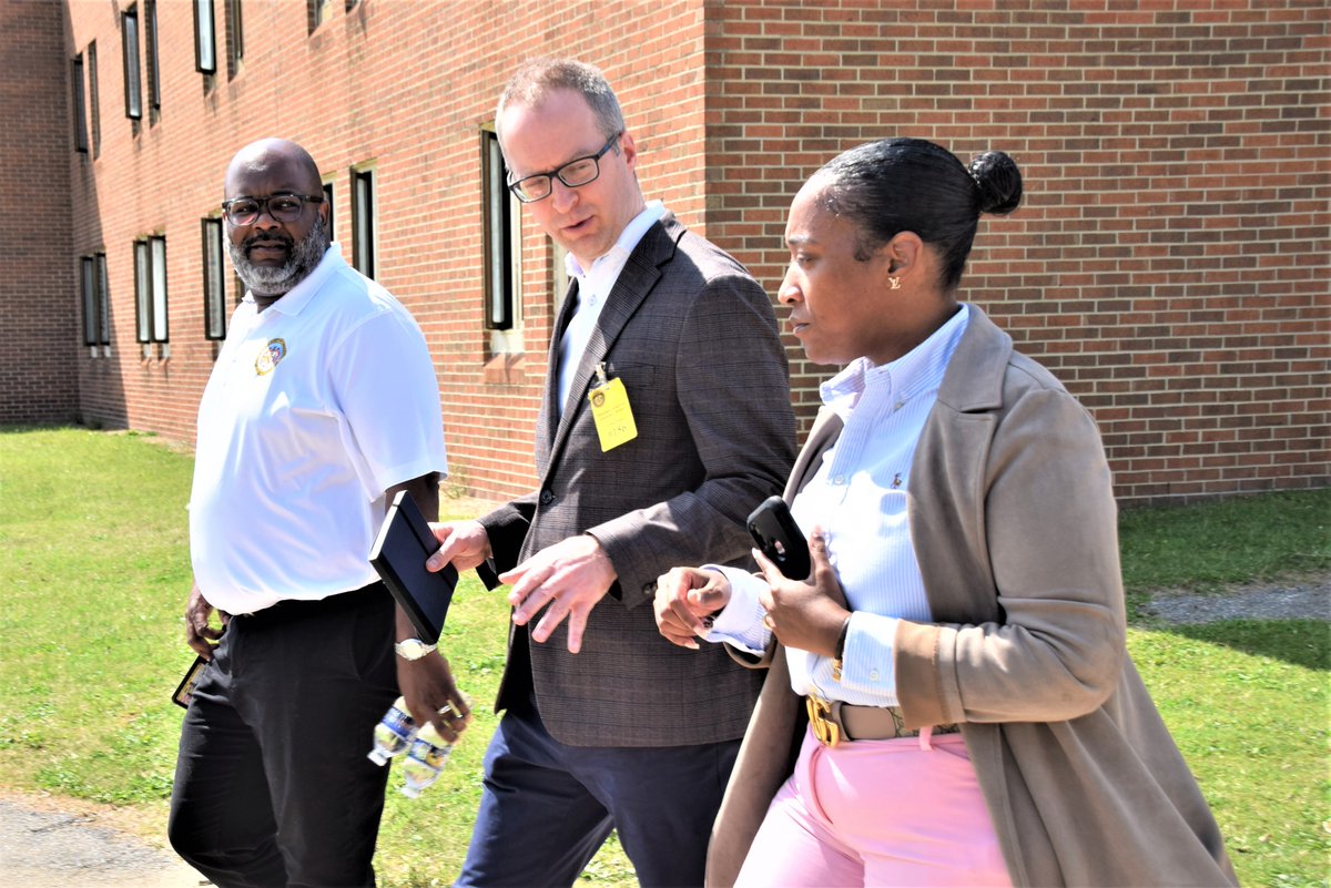 DPSCS Secretary Carolyn J. Scruggs and team welcomed members of the Embassy of Switzerland in the USA for a dynamic dialogue and an insightful exchange at Maryland Correctional Institution for Women! Thank you to the Swiss Delegation for joining us! 🇸🇪🇺🇸