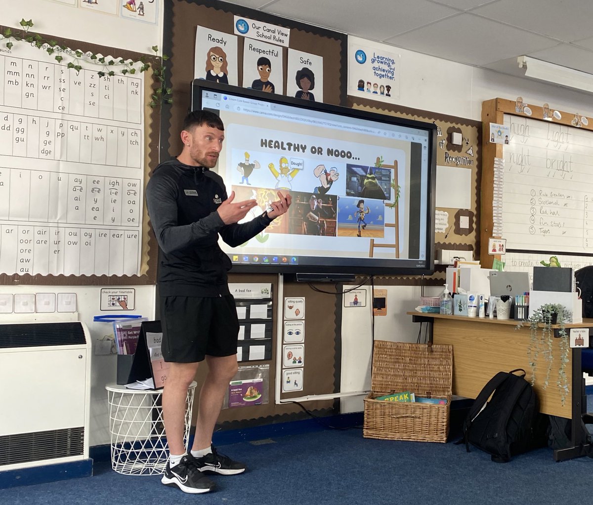 P4atCanalView's tweet photo. Rhys from Spirit Gym had us thinking about what healthy looks like and feels like. We then enjoyed some games outside to get our blood pumping π₯΅π¦ #HealthWeekCV #OnlyatCanalView https://t.co/DHKnZxsoBX