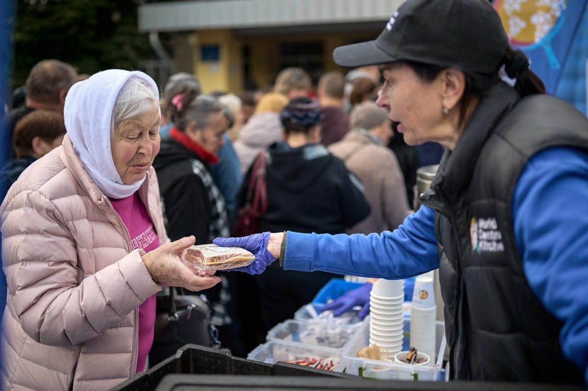 WCKitchen's tweet photo. Families in Kharkiv have faced a series of deadly attacks as Russian forces advance on the eastern Ukrainian region. WCK’s Emergency Response Team is on the ground supporting families impacted by attacks and the thousands of people forced to flee their homes.
#ChefsForUkraine https://t.co/70n8C2ukeD