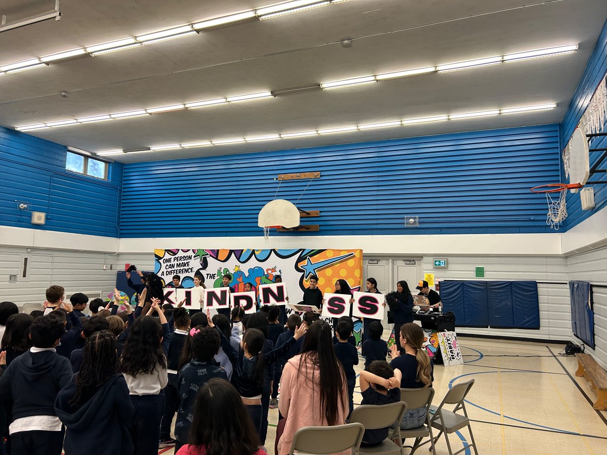 Thank you to the Saidat show for presenting to the STA school community on promoting kindness and building self-confidence. The students had a great time!! @STA_TCDSB @TCDSB @TCDSB_RDAddario @saidat2motivate