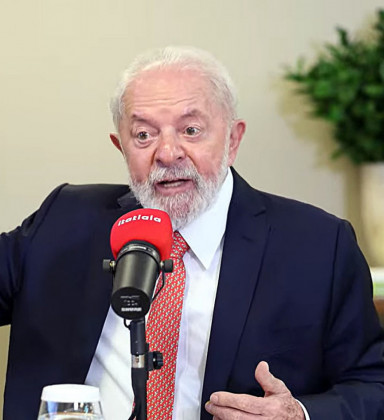 🚨URGENTE: O Governo do Presidente <a href="/LulaOficial/">Lula</a> acaba de disponibilizar um Auxílio de R$ 5 mil por família desabrigada no Rio Grande do Sul. O benefício vai valer para 100 mil famílias. Por favor, comentem LULA HERÓI NACIONAL!🇧🇷👍😎

🗞️<a href="/folha/">Folha de S.Paulo</a>