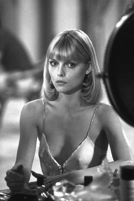 TheCinesthetic's tweet photo. Michelle Pfeiffer in Scarface https://t.co/rOy4O4vT1x