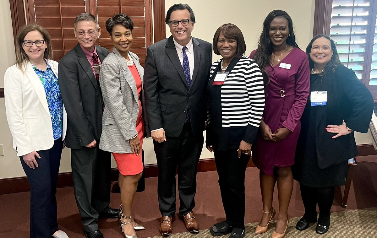Great time speaking on a CLE panel at @HCBATampaBay Diversity Committee: Agents for Change. I was on with Arnell Bryant-Willis (formerly with @TheFlaBar) & Valeria Obi (counsel for Coca Cola & past President of @EdgecombBar). It was a pleasure to share the mic with these women.