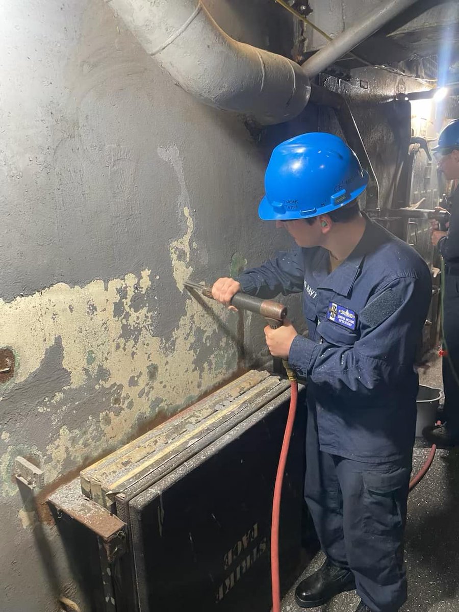 Sometimes you have to break things down to bare metal before you build it back up again! ⚒️🧰🔧🔧⚒️

Every day USS McFaul (DDG 74) is at work doing topside preservation to ensure the warship weathers the wear and tear of the seas. 🌊🚢⚓️

📸: USS McFual

#DDG74 #Readiness