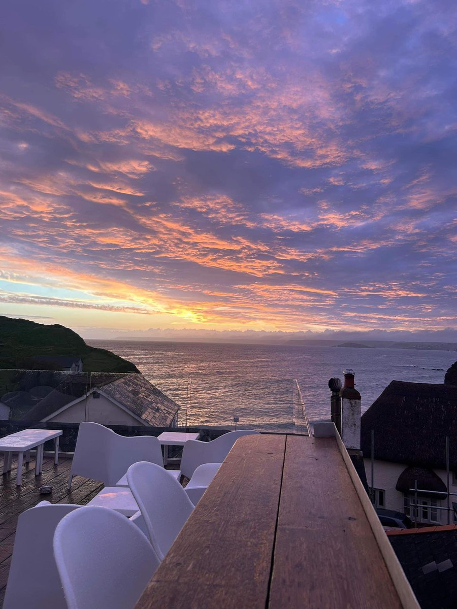 And then the rain cleared up ! ❤️ #hopecove #roofterrace #bestview