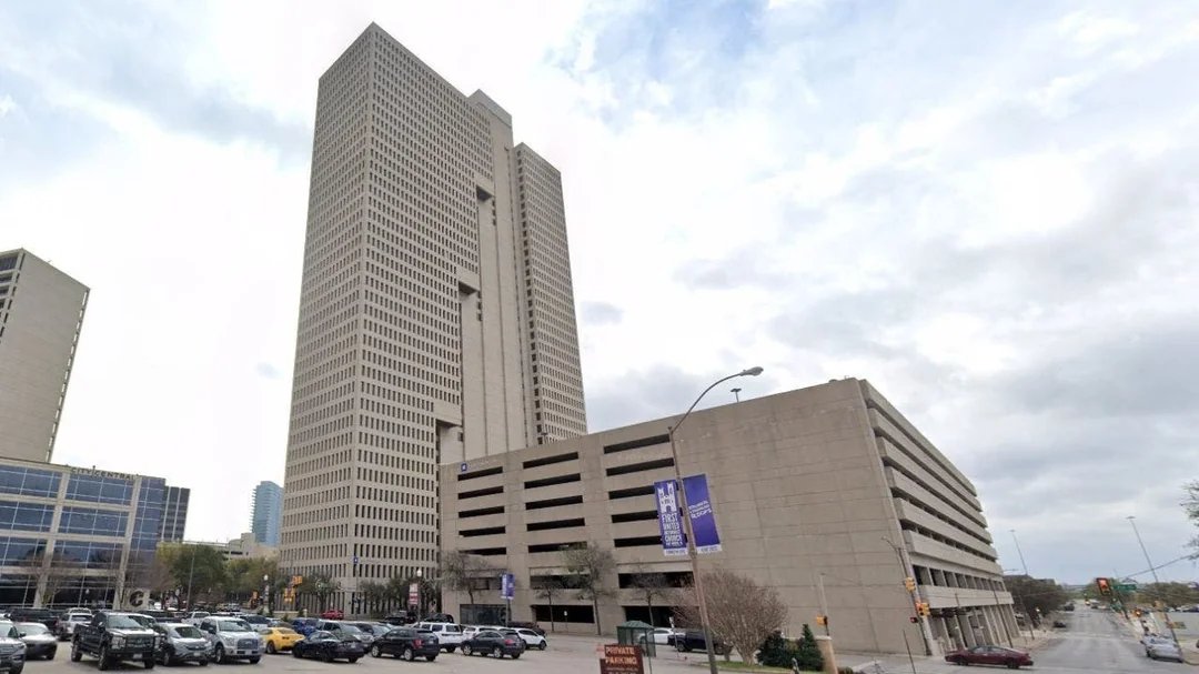 This is the tallest building in Forth Worth, Texas. It just sold at auction at a 91% discount from its sale price just 3 years ago. 2021 sale price: $137.5 million 2024 sale price: $12.3 million
